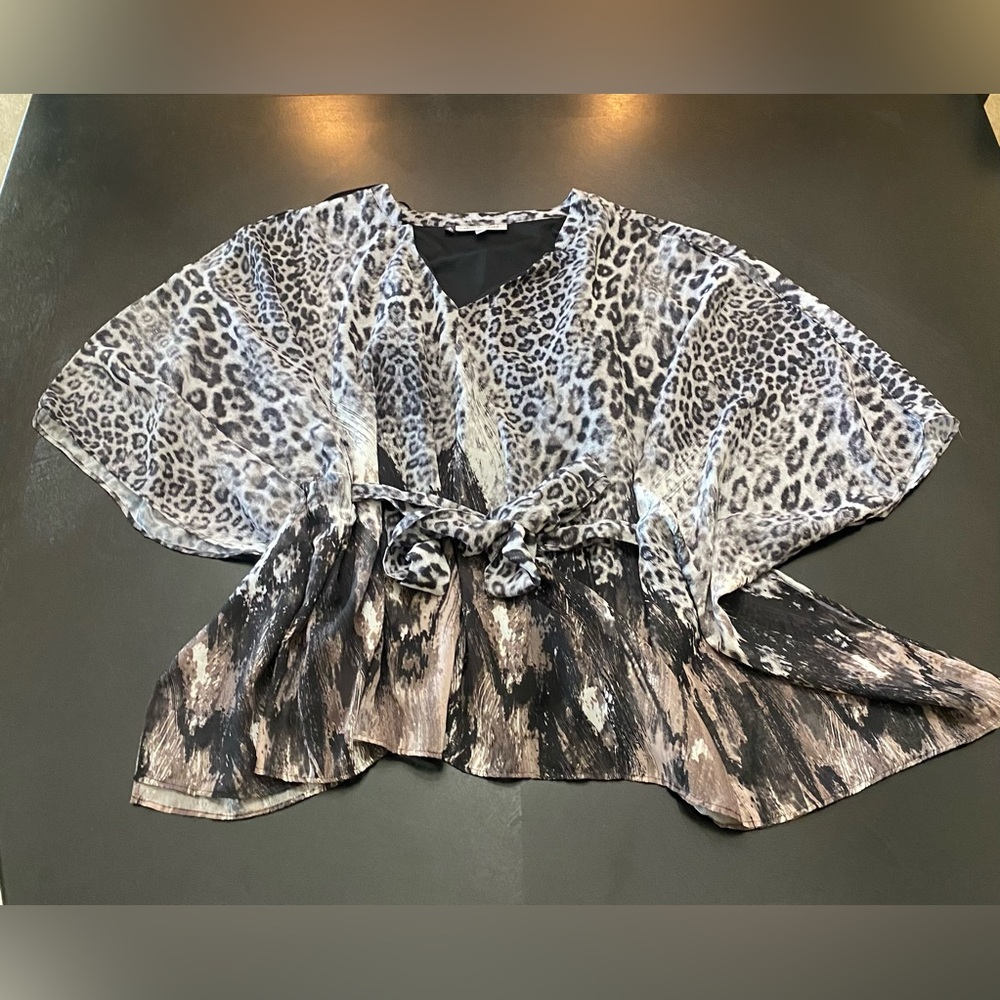 Jennifer Lopez flowy top Size M